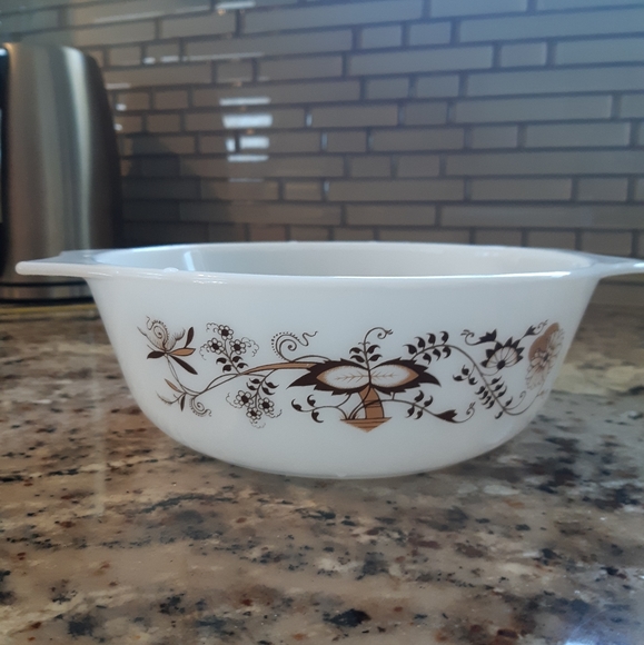Pyrex Baking Dish - Picture 1 of 4